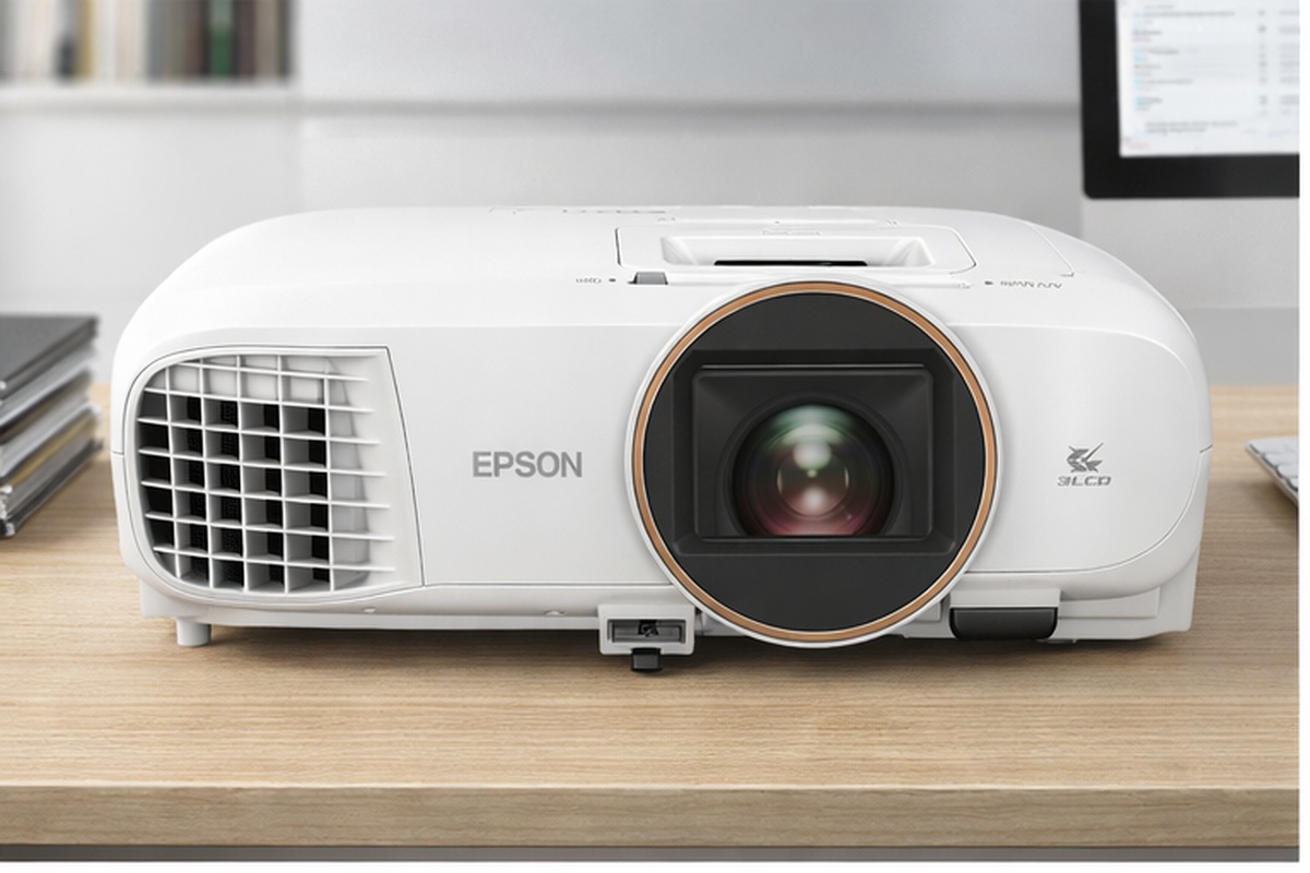 Проектор Epson EH-TW5825
