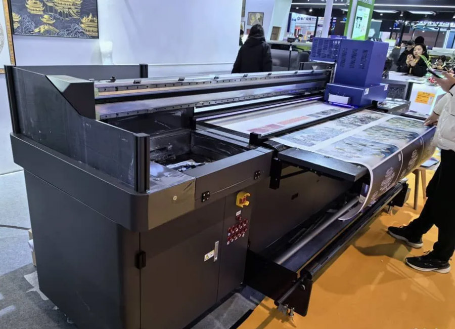 Гибридный УФ-принтер Keundo SQ-1800H 3D (Emboss Print) с 9-ю печатающими головками Ricoh G5, 1800 мм